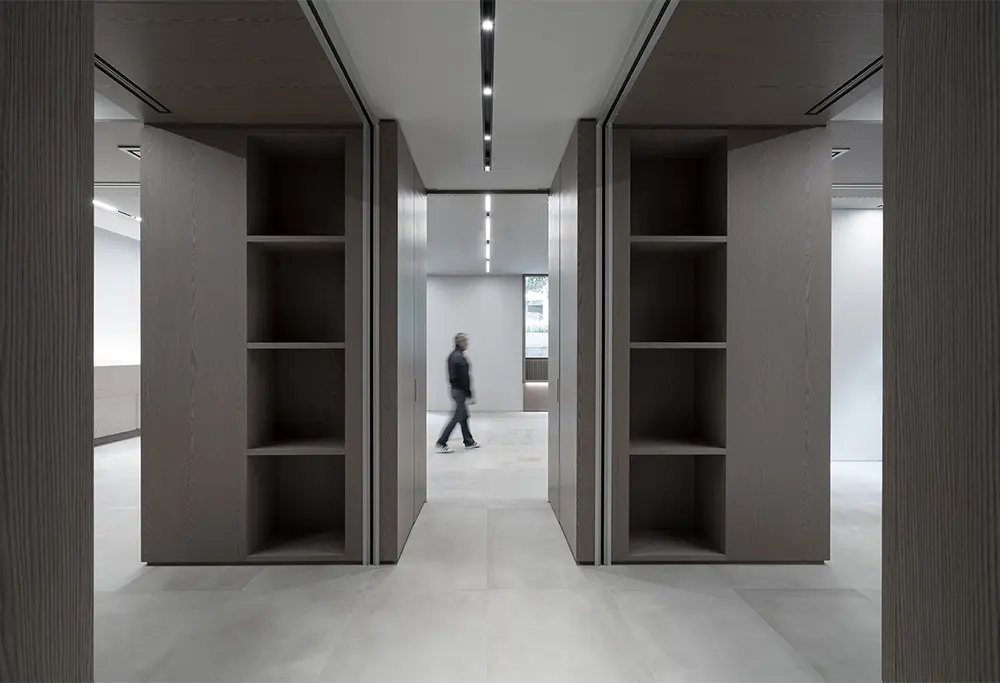 Gray Oak veneer of the wall board